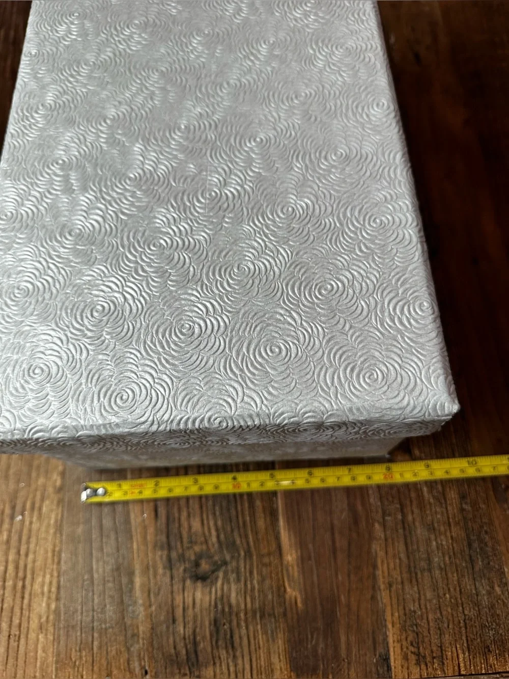Embossed Rose Pattern Gift box Sheet - White